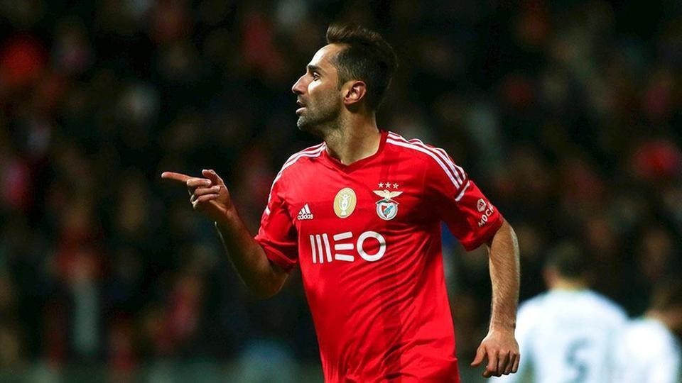 包含阿贾克斯训练开放日，清晨扳平良机引欢呼，葡超在即，赛程密集仍需轮换的词条